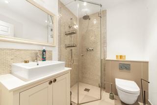 Elegant Two-Level Kensington Apartment - 4