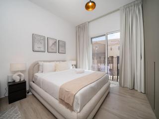 Stylish Eaton Place Studio in JVC - 6