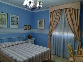 Precioso chalet próximo a Sevilla con jardín y piscina privada 8 personas Wifi gratis 2 salones 4 dormitorios 2 baños - - 4