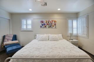 Desert Oasis Stylish Room with Pool Access - Phoenix - 0