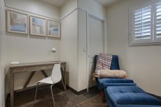 Desert Oasis Stylish Room with Pool Access - Phoenix - 5
