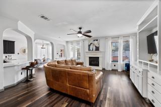 Boutique Bunkhouse Sleeps 20 Pool Hot Tub OutletMall TheatreRm EV Friendly - Cypress - 7