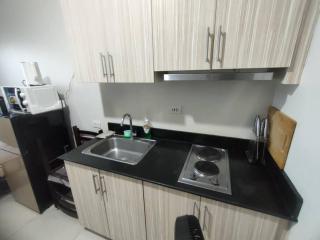 Condo with two single beds and balcony facing manila view - Manila - 8