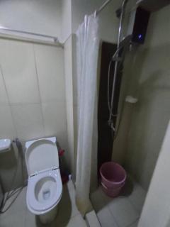 Condo with two single beds and balcony facing manila view - Manila - 6