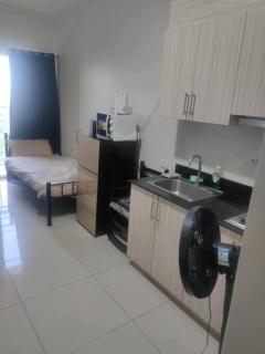 Condo with two single beds and balcony facing manila view - Manila - 4