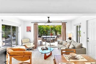 Live a Comfortable Stay at this Charming House - Fort Lauderdale - 9