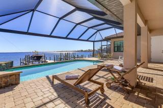 Luxury and Elegance! Stunning Riverfront view, Heated Pool - Bayview - Roelens - 7