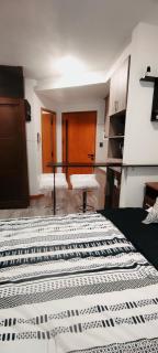 Calacoto, Monoambiente, patio privado, cocineta sin hornillas y baño completo - 7