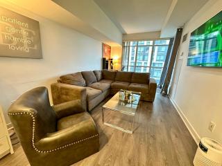 Comfy 1Bdrm den 2Baths with 3 real beds plus parking - 9