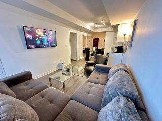 Comfy 1Bdrm den 2Baths with 3 real beds plus parking - 1