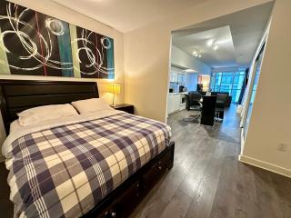 Comfy 1Bdrm den 2Baths with 3 real beds plus parking - 8