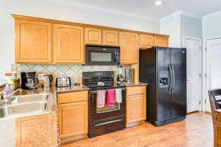 2 Mi to Texas AandM Unit with Pool and Hot Tub Access - College Station - 9