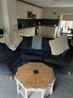 Kezbah2 22 the square centre of Dalston village - 4