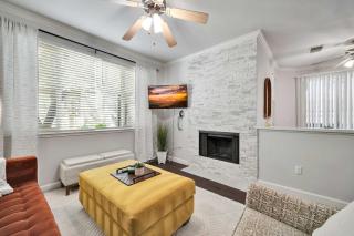 Gem with Pool Access in Scottsdale Shop and Golf! - 7