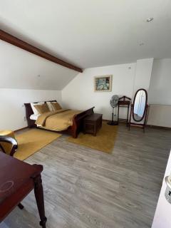 Chateau Saintonge - - 1
