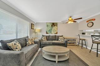 Sandprints II B-1 sleeps 4 close to beach - Destin - 4
