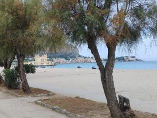 Mondello La Piazzetta Apartment - Palermo - 8