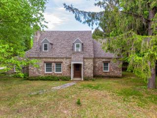 Manistique Stone Cottage by Simple Life Rentals - 3