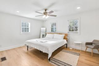 Experience Local Living in this Chamblee Home - Atlanta - 2