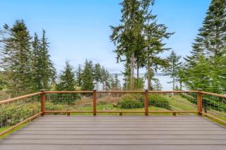 Water Views Whidbey Island Hideaway with Deck - 9