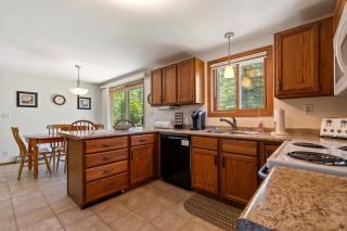 Wilderness Retreat by Simple Life Rentals - Ellison Bay - 5