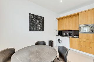 A One-Bedroom Apartment Situated In Central London - Londra - 2