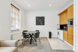 A One-Bedroom Apartment Situated In Central London - Londra - 7