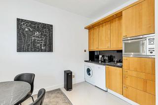 A One-Bedroom Apartment Situated In Central London - Londra - 3