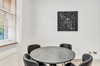 A One-Bedroom Apartment Situated In Central London - Londra - 4