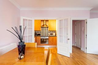 Chic Gunter Grove Flat - London Retreat - 3