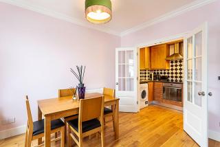 Chic Gunter Grove Flat - London Retreat - 4