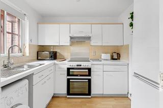 Beautiful Three-Bedroom House in Richmond - Richmond upon Thames - 1