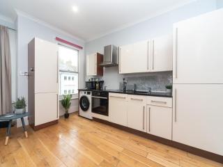 Beautiful Clapham Art Apartment - London - 2