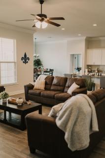 Comfortable Mid-term Retreat Fast Wifi - Lake Charles - 0