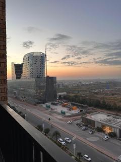 Entire 2BR Apartment with Balcony - Skypark One Gulberg Greens - Islamabad - 4