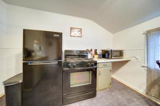 Central Meadville Apartment - Walk to Downtown! - Meadville - 2