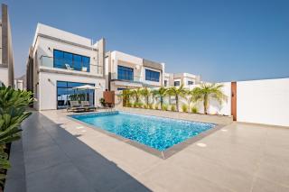 Special Offer with BBQ, Pool Perfect for Groups by Deluxe Holiday Homes - Fujaira - 0