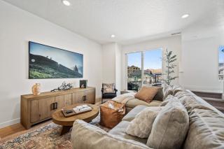 Modern Mountain Escape - Morgan - 0