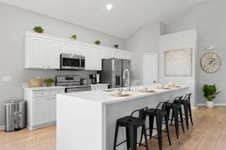 Disney THEMED HOME, PRIVATE HEATED POOL, COMMUNITY WATERPARK - 3