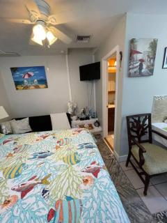 Comfy Queen Bed Studio, Downtown West Palm - 9