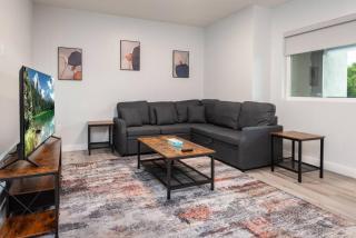 Modern 2 Bedroom in K-Town with Private Roof Deck - 5