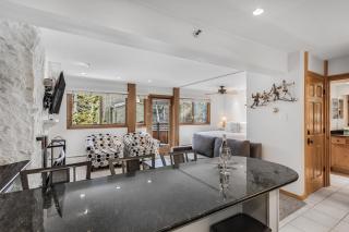 Laurelwood Condominiums 306 - 7