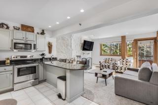 Laurelwood Condominiums 306 - 6