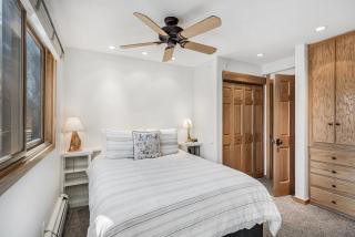 Laurelwood Condominiums 306 - 2