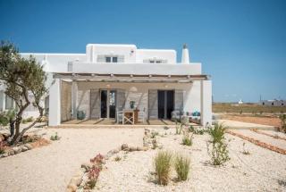 Refreshing Bright Villa near the Beach - 1