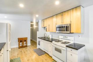 Near Hiking Cozy Anchorage Retreat with Fireplace! - Anchorage - 9