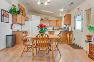 11 Mi to Sand Hollow State Park Home with Fire Pits - Hurricane - 4
