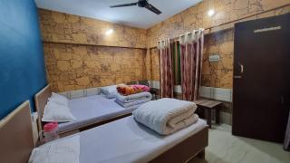 J M S Guest House - 7