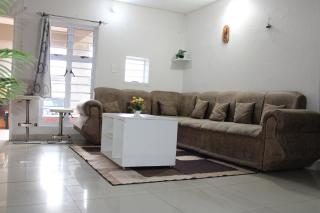 Modern 2-Bedroom Home with Pool Access - 7