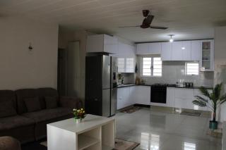 Modern 2-Bedroom Home with Pool Access - Johannesburg - 5